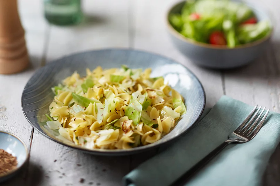 Essen auf Rädern Krautfleckerl auf Teller angerichtet